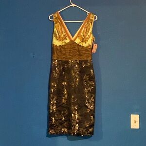 Phoebe Couture size 6 green multicolored cocktail dress.